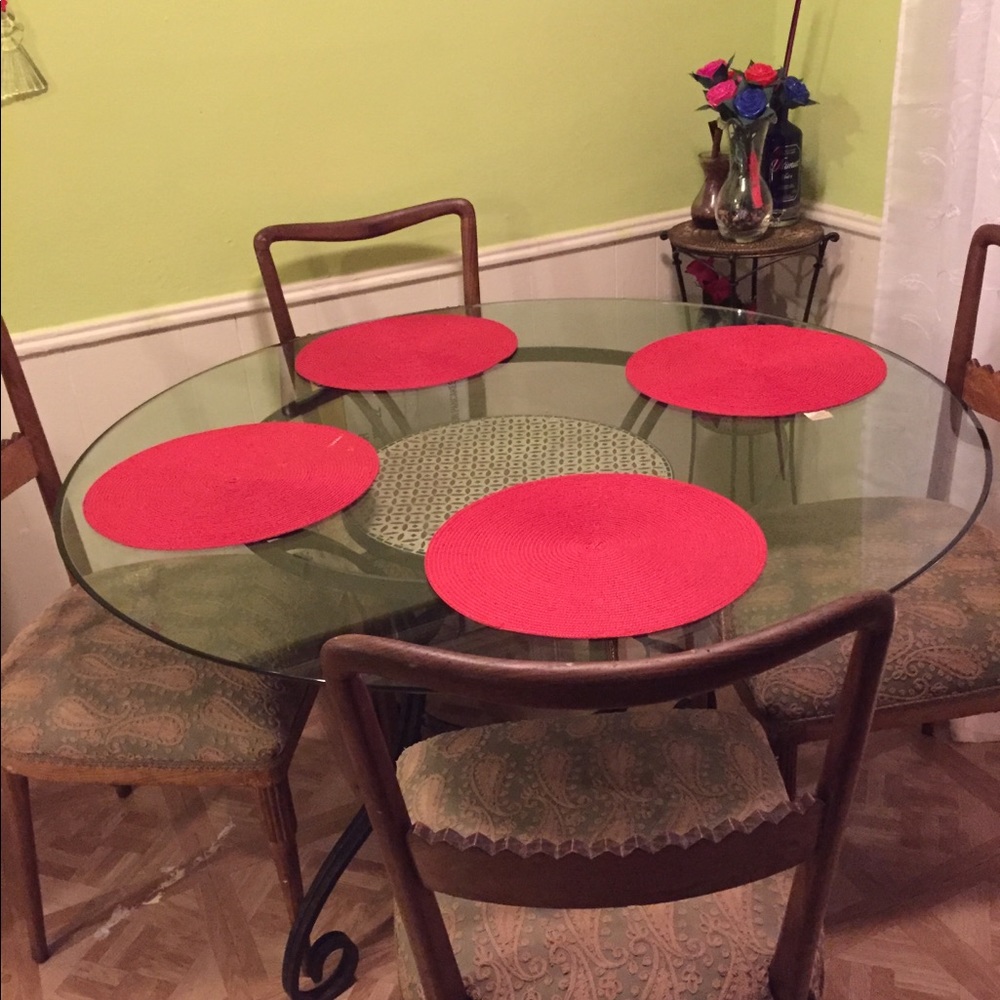 Dining table - Picture 4 of 4